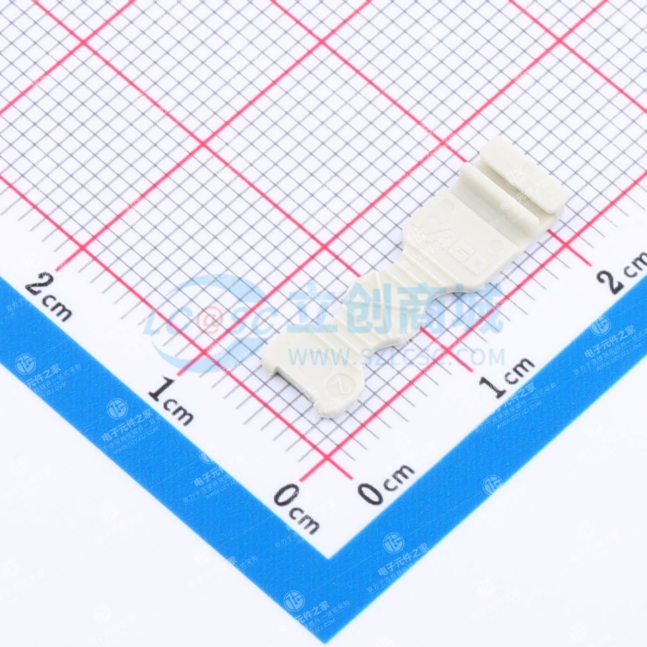 用于公母连接器的应力消除板