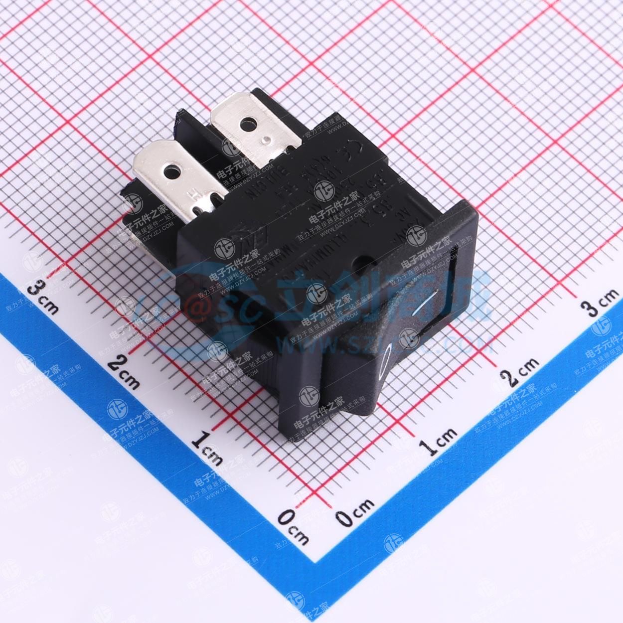 微型翘板开关，单双触点可选，有发光和不发光类型，具备多种执行器选项