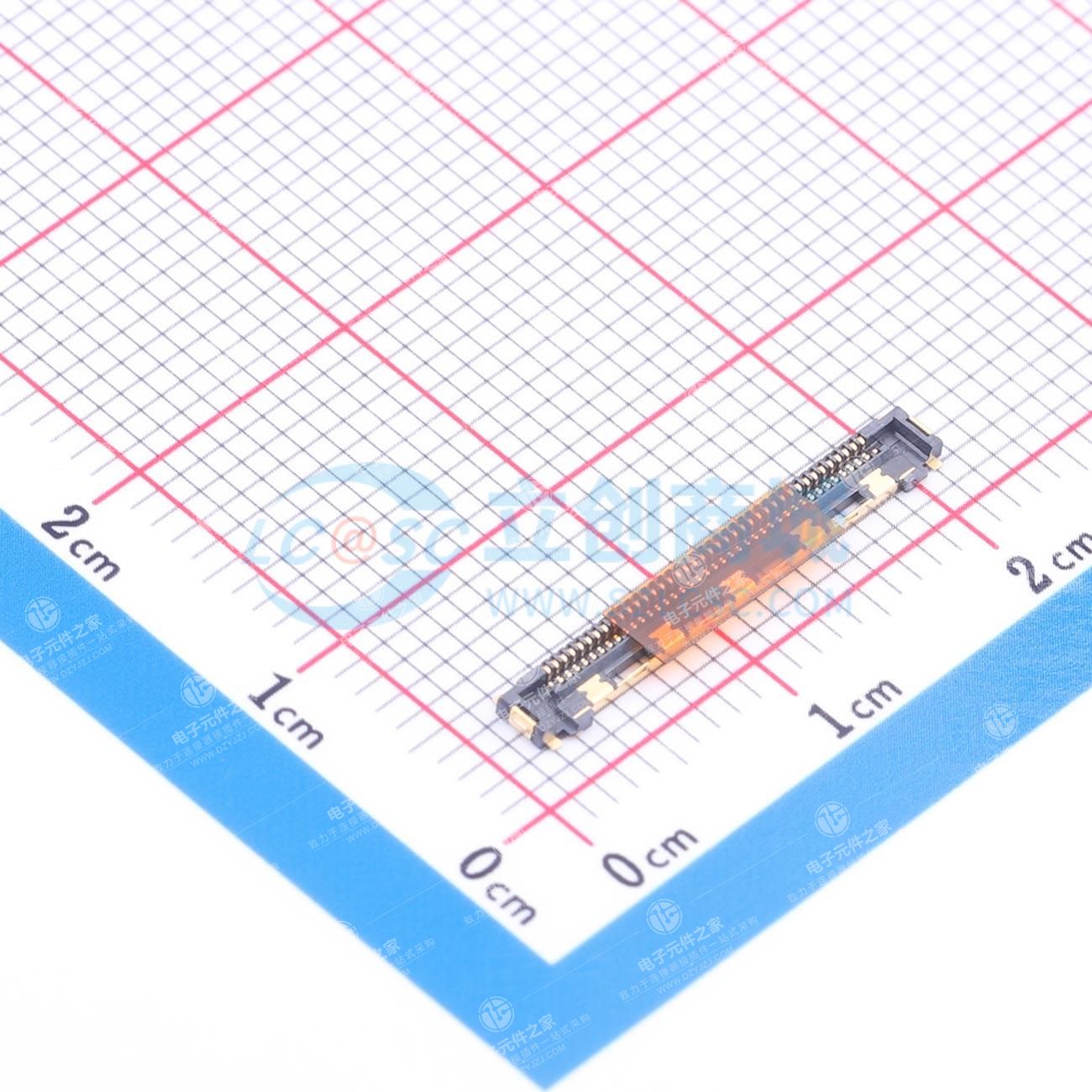 用于微同轴电缆的堆叠式连接器，采用整体IDC提高连接可靠性，配备金属外壳，提供多个接地端子以增强传输特性和EMS保护